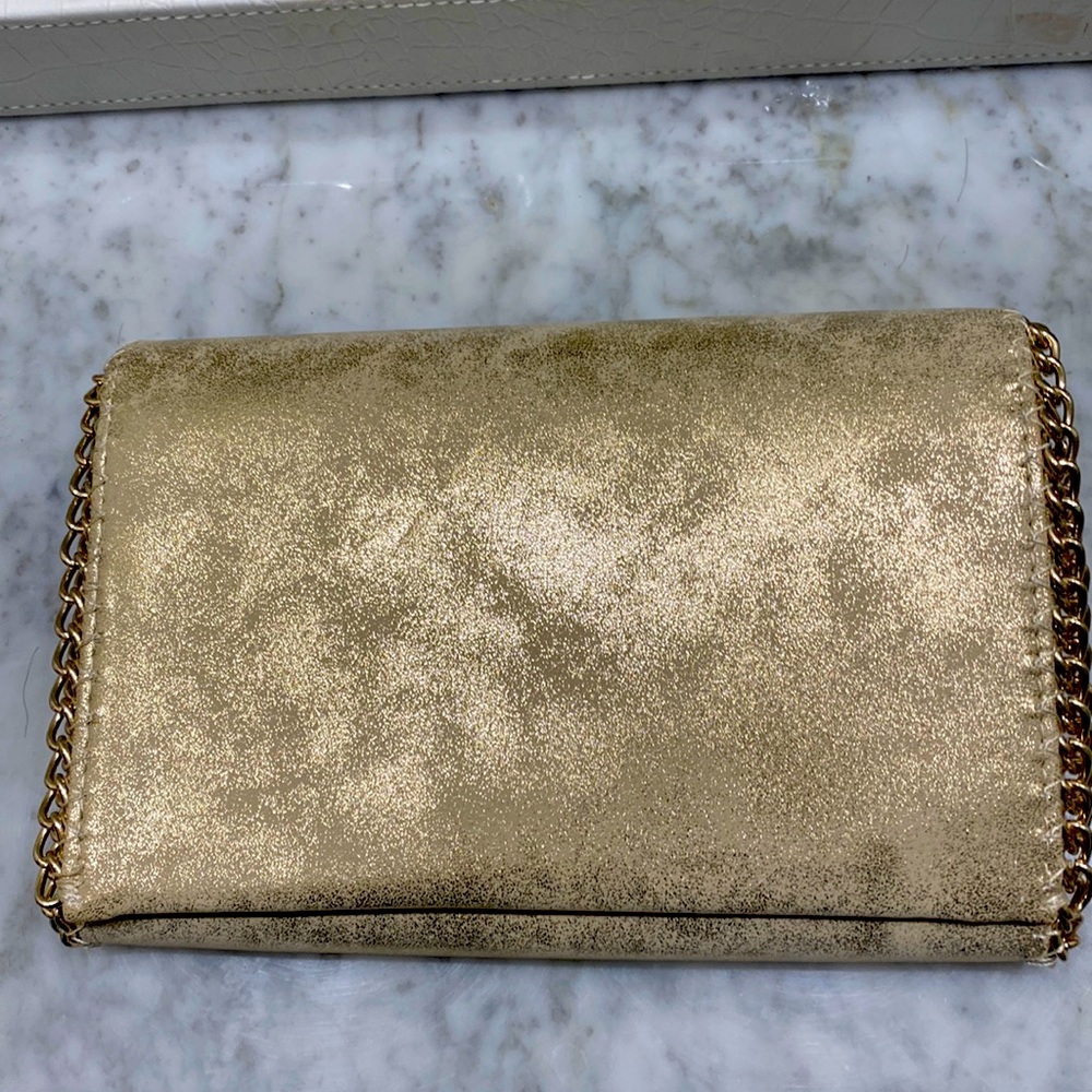 NWT. Gold clutch